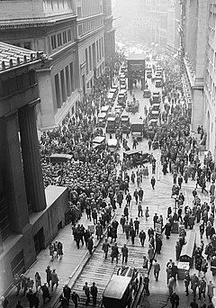 Crowd outside nyse.jpg