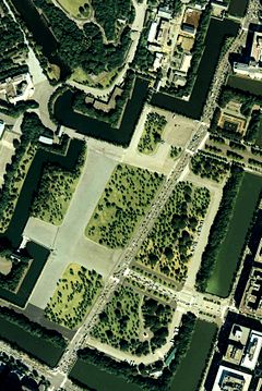 Outer garden of the imperial palace Japan 1989 air.jpg