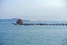 青岛栈桥 Ehemalige Landungsbrücke Qingdao.jpg